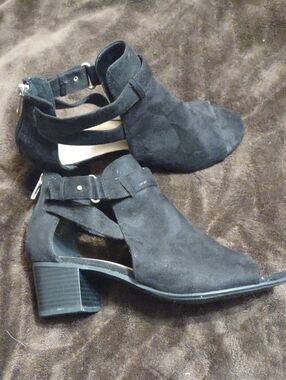 Peep Toe Back Zip Ankle Booties